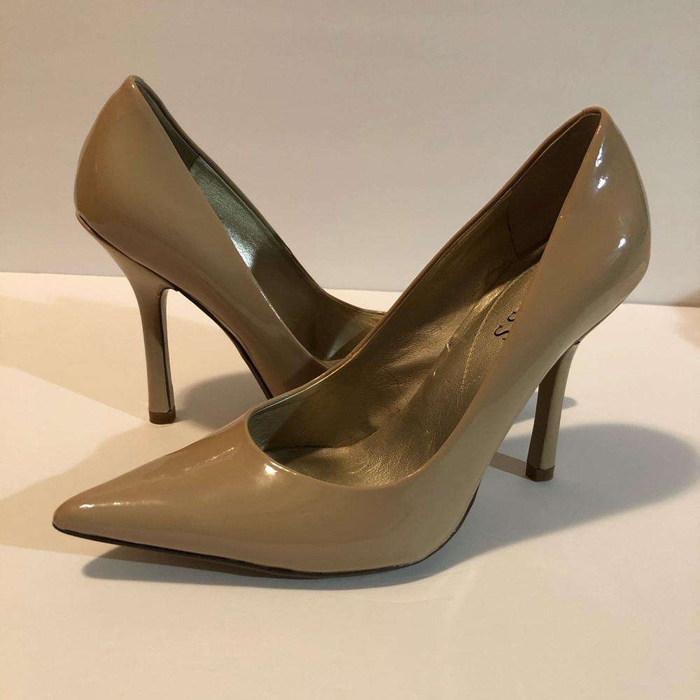 Guess tan heels - used